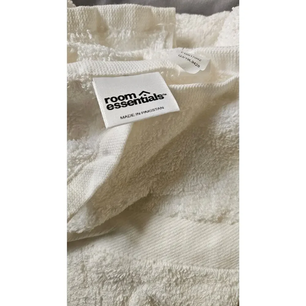 Room Essentials Bath Towel True White Oeko-Tex NWT Target 27x52